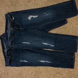 Jennifer Lopez distressed capri jeans